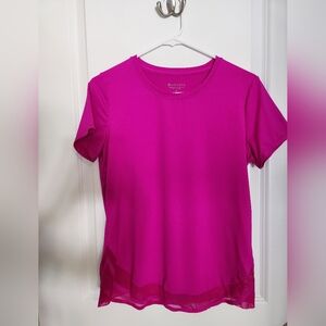 Athleta Women's Cadence Tee in magenta. Small